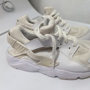 Nike huaraches size 3